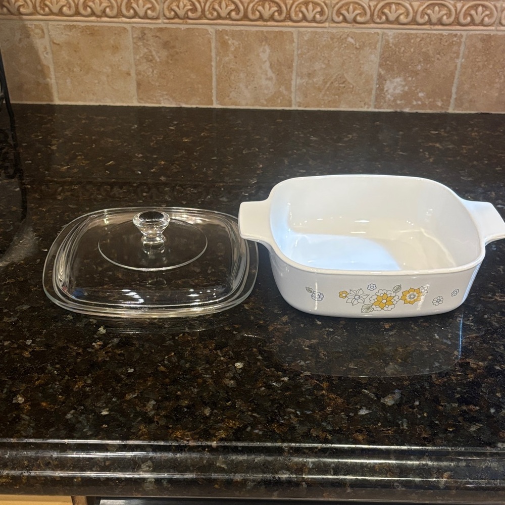 CorningWare Baking Dish with Lid 1 qt Rare vintage floral bouquet